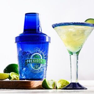 Chilis Presidente Margarita Blue Cocktail Shaker Cup Reusable Bar Drinkware